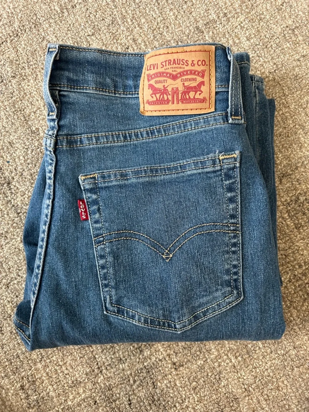 Levi's Women’s 724 High Rise Straight Jeans Sz 28 - EUC - Picture 7 of 7